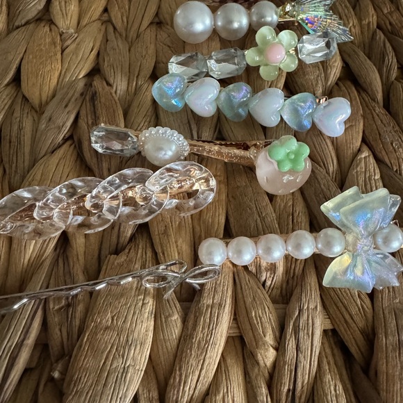 Y2K Pearl Hair Accessories Set of 8 - Picture 3 of 3